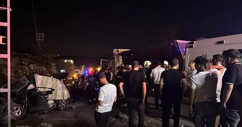 Mardin de otomobil ile kamyonun çarpıştığı kazada ölü sayısı 3 e yükseldi