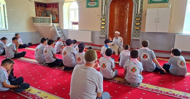 Balıkesir de yaz izcilik kampına katılan öğrenciler doğayla iç içe vakit geçiriyor Balıkesir Haberleri Habertürk Yerel Haberler