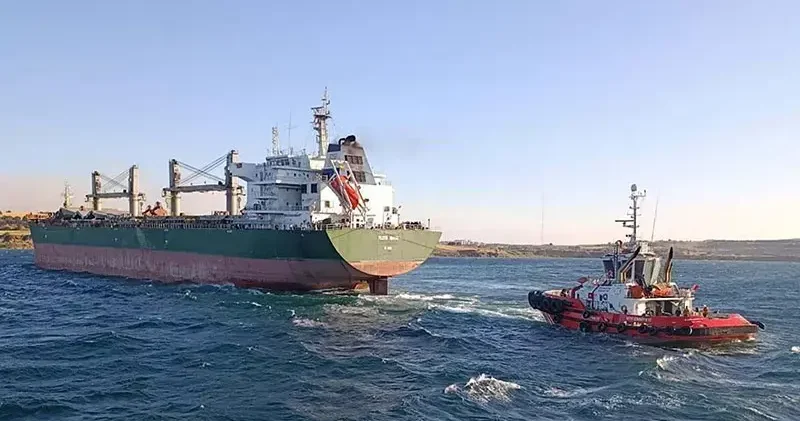 Çanakkale Boğazı nda karaya oturan gemi için kurtarma çalışması başlatıldı