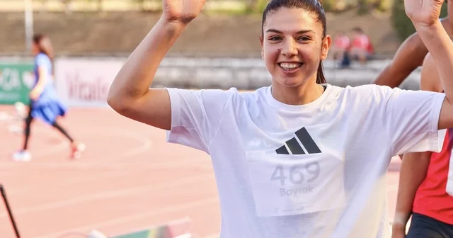 Esra Bayrak, uzun atlamada şampiyonu olarak dünyada 2. sıraya yükseldi Para atletizm tarihinde Avrupa Ranking inde 1 numaraya yükselen ilk Türk kadın sporcu oldu Samsun Haberleri Habertürk Yerel Haberler