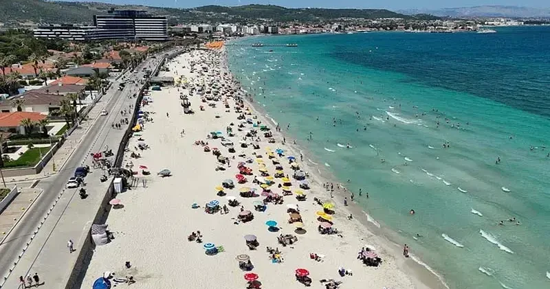 Çeşme de hafta sonu nüfus yarım milyona ulaşıyor