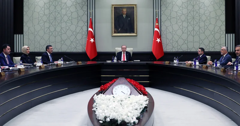 Son dakika: Kabine Toplantısı Cumhurbaşkanı Recep Tayyip Erdoğan başkanlığında Cumhurbaşkanlığı Külliyesi nde başladı Son dakika haberleri