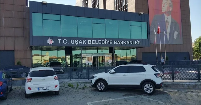 Uşak ta belediyede sigortalı gösterilip Özkan Yalım ın işletmelerinde çalışan 17 kişiye gözaltı Uşak Haberleri Habertürk Yerel Haberler