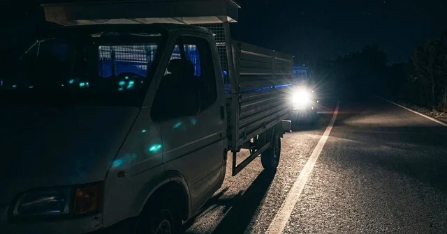 Çalınan kamyonet terk edilmiş halde bulundu Hırsızların kamyoneti yakıtı bitince terk ederek kaçtıkları belirlendi Konya Haberleri Habertürk Yerel Haberler