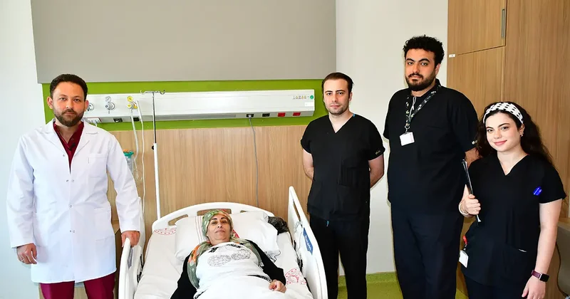 Şişlik sandı karnını tamamen dolduran tümör çıkarıldı! Meğer bacağına kadar uzamış