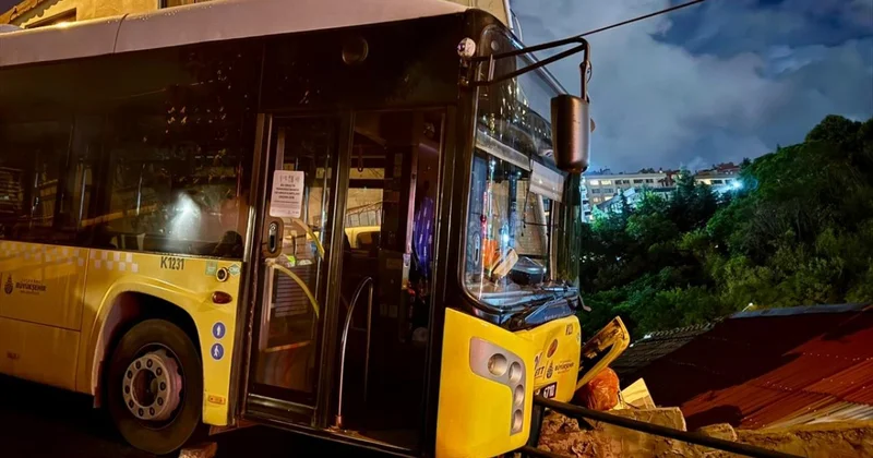 Sarıyer de İETT otobüsü bariyerlere çarptı