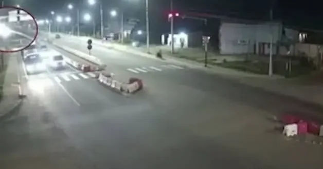 Paraguay da freni patlayan tır, önüne ne kattıysa ezdi geçti!: 6 ölü, 9 yaralı!