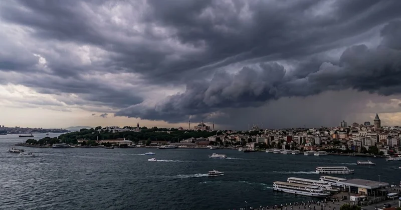 Gökyüzü şiddetli yağışa hazırlanıyor: İstanbul da hava bu saatlerde değişecek Sözcü Gazetesi