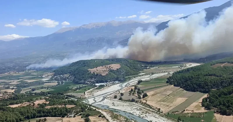 Muğla da başlayan orman yangını Antalya ya sıçradı! Saklıkent kapatıldı
