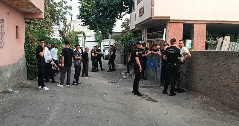 Annesini öldürüp çöp konteynerine attı, emniyete gidip teslim oldu