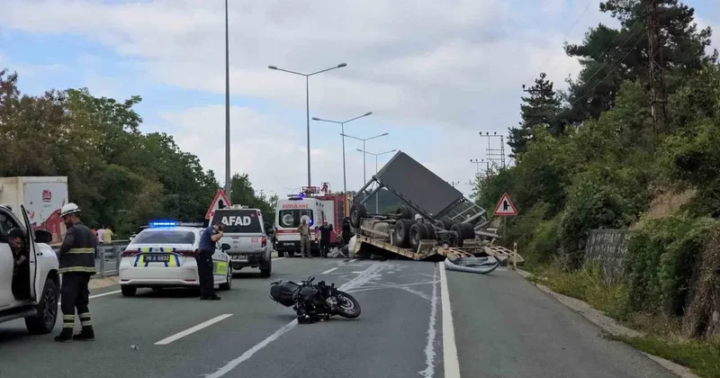 Karabük Bartın yolunda feci kaza: Tır devrildi, 2 kişi hayatını kaybetti