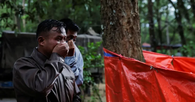 Felaketin bilançosu artıyor... Cesetler çürümeye başladı! Nepal den kan donduran görüntüler