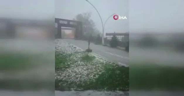 Kars’ta dolu kabusu: Dakikalar içerisinde etraf beyaza büründü