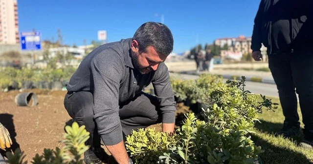 Karabük te yeşil seferberlik: 58 bin ağaç ve çiçek toprakla buluştu Karabük Haberleri Habertürk Yerel Haberler
