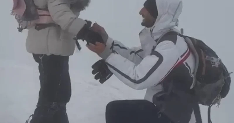 Ermeni gençlerden Ağrı Dağı nda evlilik teklifi