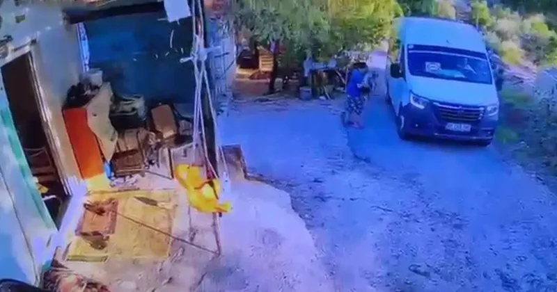 Antalya da acı olay: Geri manevra yaptığı araçla 1,5 yaşındaki oğlunun ölümüne sebep oldu