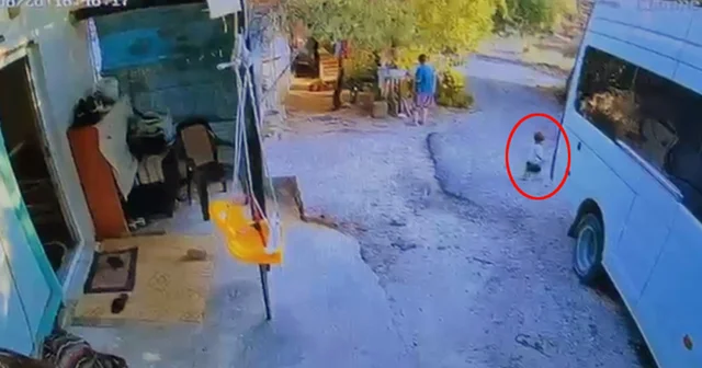 Babasının kullandığı minibüsün altında kalan Yakup Emir in cenazesi toprağa verildi Antalya Haberleri Habertürk Yerel Haberler