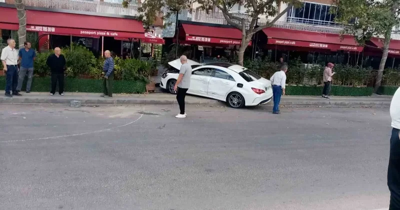 Nallıhan’da tır 2 otomobile çarptı: Yaralılar var