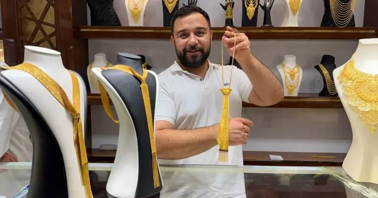 Altın kemerden sonra damatlar için düğün takısı....