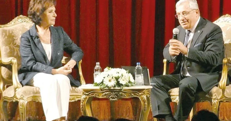Hülya Koçyiğit genç diplomatlarla bir araya geldi