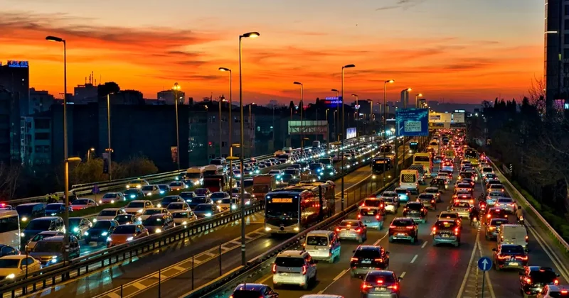 İstanbul da trafik kilit noktasına yaklaştı