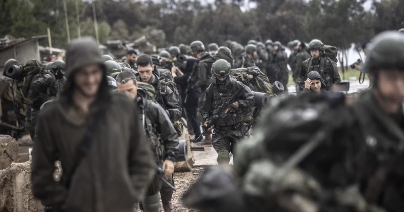 Eski İsrail Başbakanı Bennett: İsrail ordusu çöküş riskiyle karşı karşıya