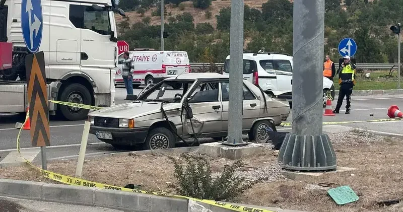Çanakkale de yolcu otobüsüyle otomobil çarpıştı; 2 ölü