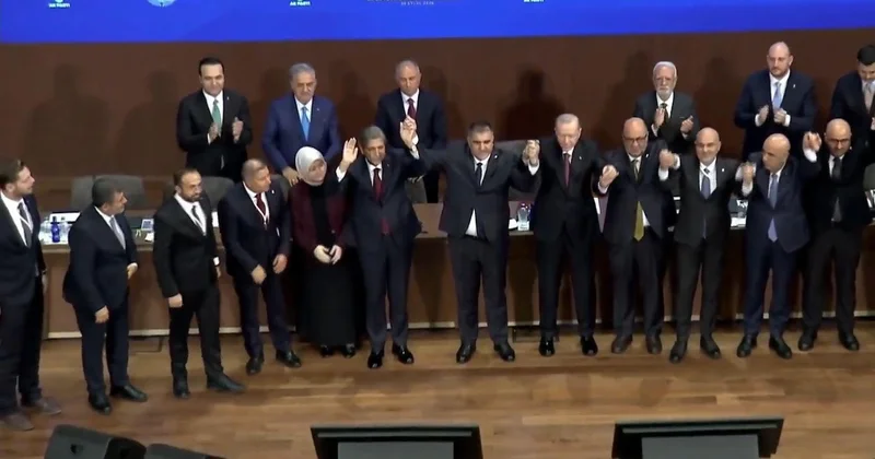 Cumhurbaşkanı Erdoğan, AK Parti ye yeni katılan belediye başkanlarına rozetlerini taktı