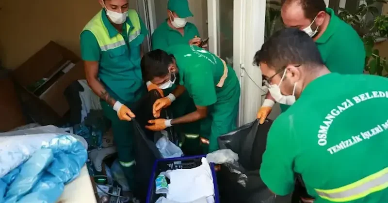 Bursa da bir evden 2 kamyon çöp çıkarıldı Sözcü Gazetesi