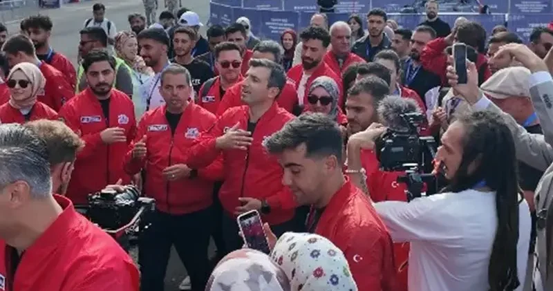 Selçuk Bayraktar, Şanlıurfa’da türküyle karşılandı