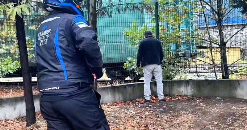 Kamusal alanda tuvaletini yapan şahsa zabıta baskını