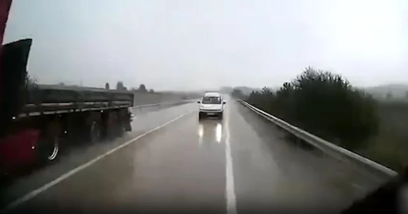 Karabük te hatalı sollama yapan araç kazaya davetiye çıkardı