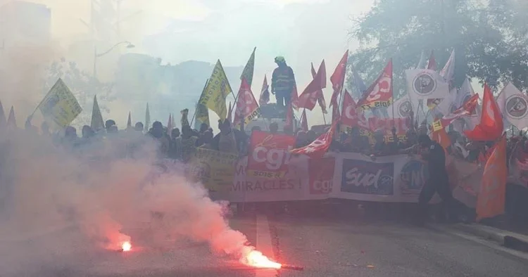 Fransa da sokaklar karıştı! Halk ayaklandı: Grev başladı