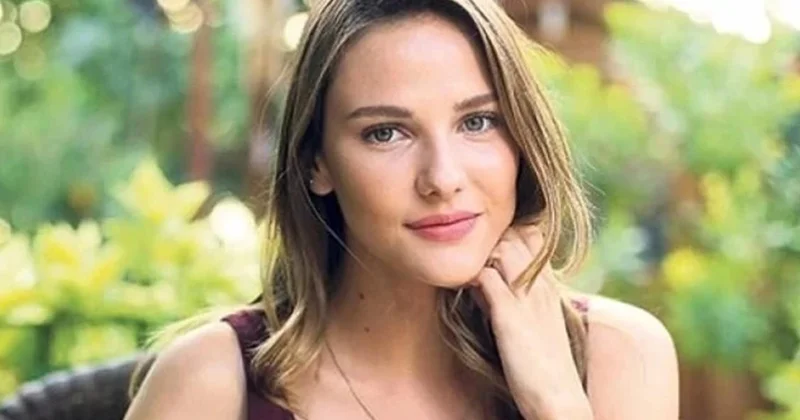 Alina Boz dan karnı burnunda yeni pozlar! Kızını kucağına almak için gün sayıyor