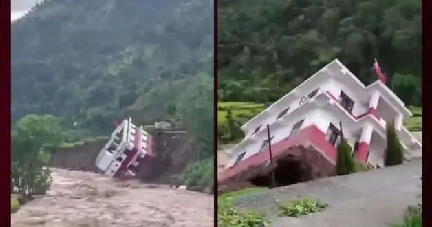 Nepal de şiddetli yağışların ardından bir ev sel sularına gömüldü