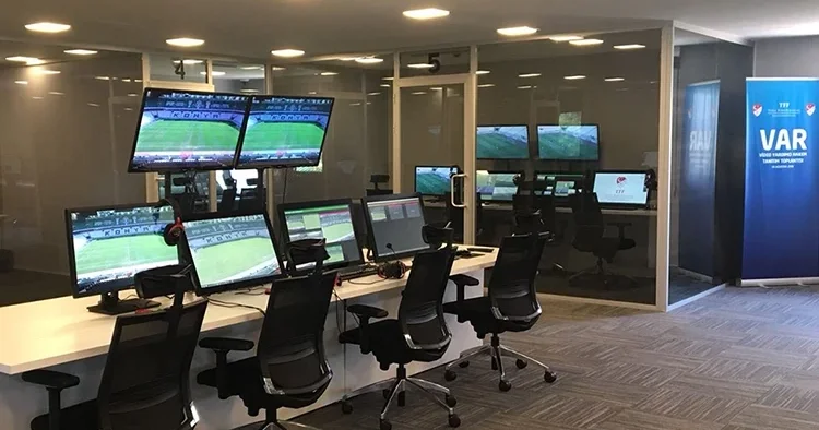 IFAB tarihi kararı açıklamak üzere: VAR kuralı değişiyor, VAR ın yetkileri genişliyor!