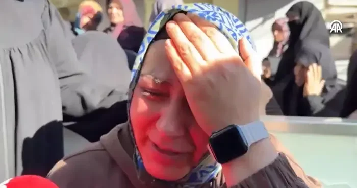 Enkazı gözyaşlarıyla izledi, söyledikleriyle kahretti... Ben böyle bir haberle mi gelecektim buraya, aklım almıyor