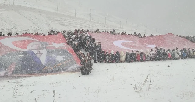 Dağcılar, Cumhuriyet tırmanışında tipiye yakalandı Erzurum Haberleri