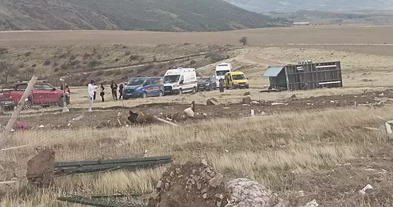 Ankara da fırtına nedeniyle konteyner devrildi: 1 ölü, 3 yaralı