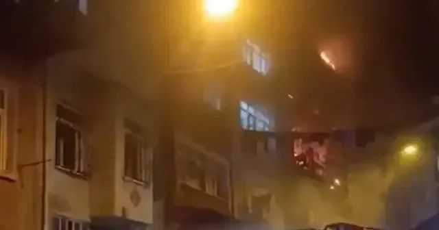 Beyoğlu da bir apartmanda yangın çıktı: 6 kişi mahsur kaldı VİDEO İZLE