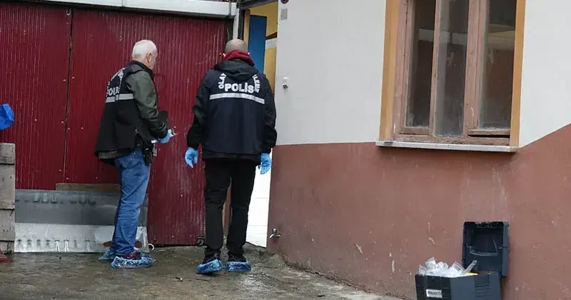 Borç nedeniyle tartıştığı 3 akrabasını silahla ağır yaraladı