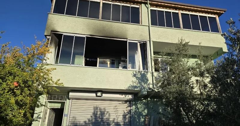İki katlı evde korkutan yangın; dumandan etkilenen yaşlı çift hastaneye kaldırıldı Sözcü Gazetesi