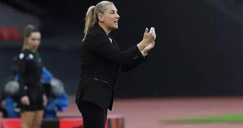 Necla Güngör Kıragası: Bütün oyuncularımı canı gönülden kutluyorum