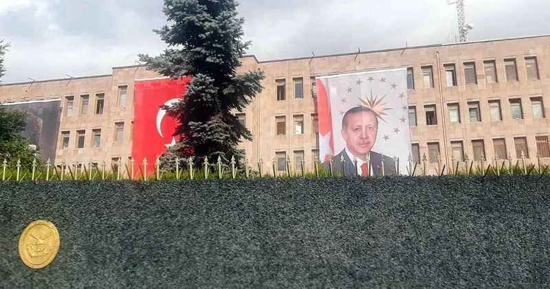 Cumhuriyet 102 yaşında, muhalefet hapiste Agos