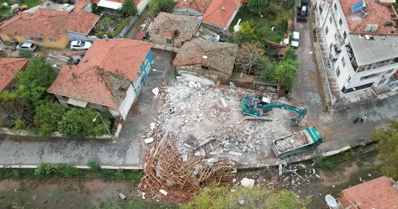 6.1 ile sarsılan Sındırgı da korkutan tablo!