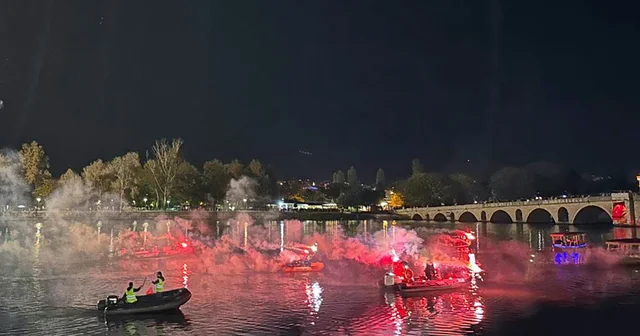 Edirne de Meriç Nehri nde kayıklarla fener alayı Edirne Haberleri