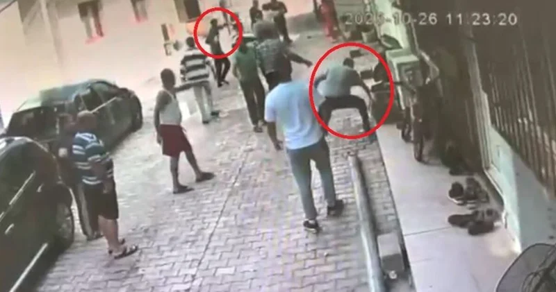 Kaldırım taşlarıyla iki grup birbirine girdi! Pes dedirten kavga SON DAKİKA HABER Son dakika haberleri