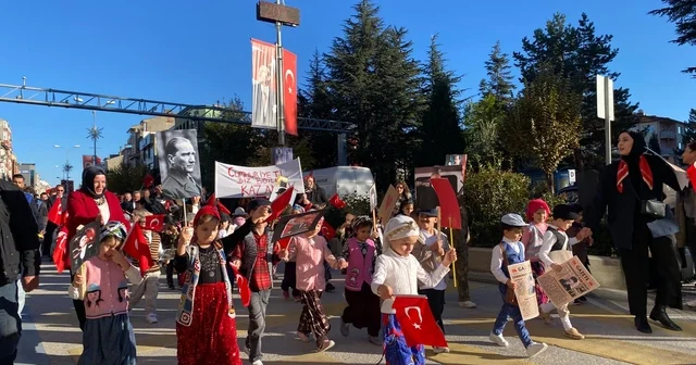 Bilecik te Cumhuriyet Bayramı nedeniyle kortej yürüyüşü yapıldı Bilecik Haberleri