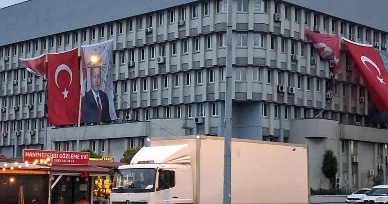 Zonguldak Valiliğinde skandal: Atatürk posterleri klima arkasına sıkıştırıldı!