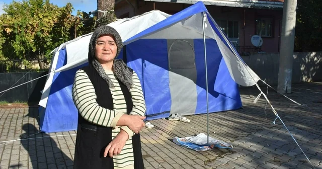 Sındırgı da depremin ardından evlerine girmeye çekinenler, çadırlarda kalıyor Balıkesir Haberleri